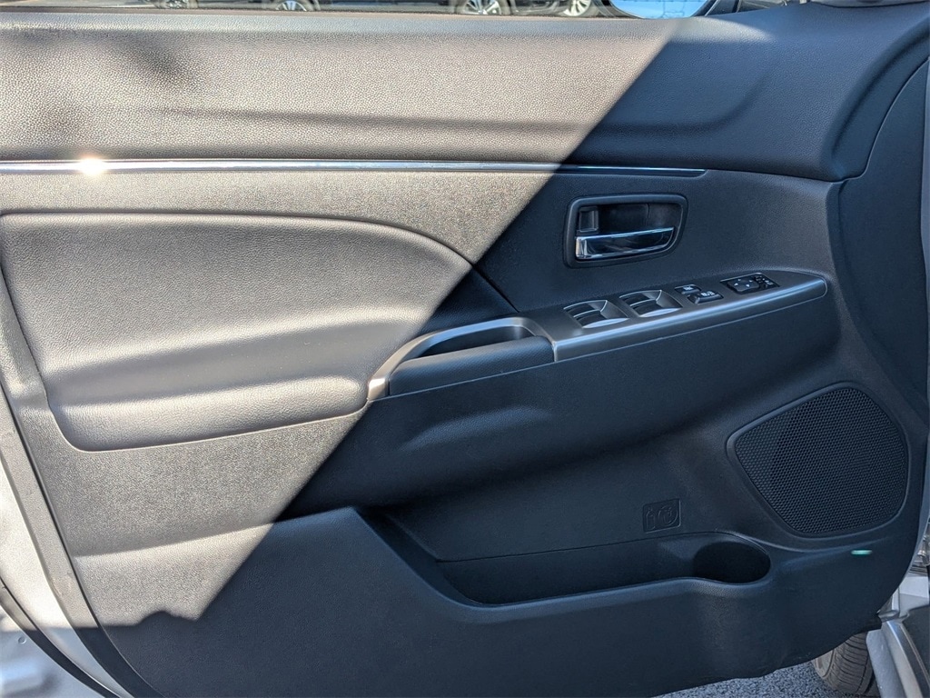 Thumbnail: 2025 Mitsubishi Outlander Sport - 16