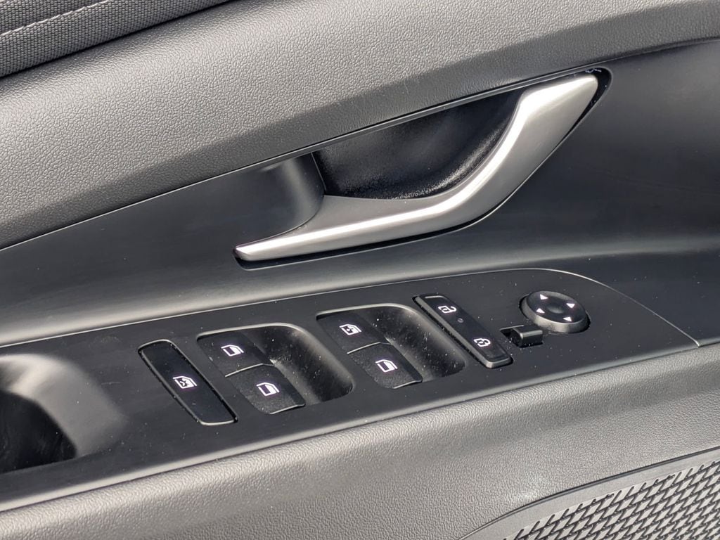 Thumbnail: 2025 Hyundai Elantra - 14