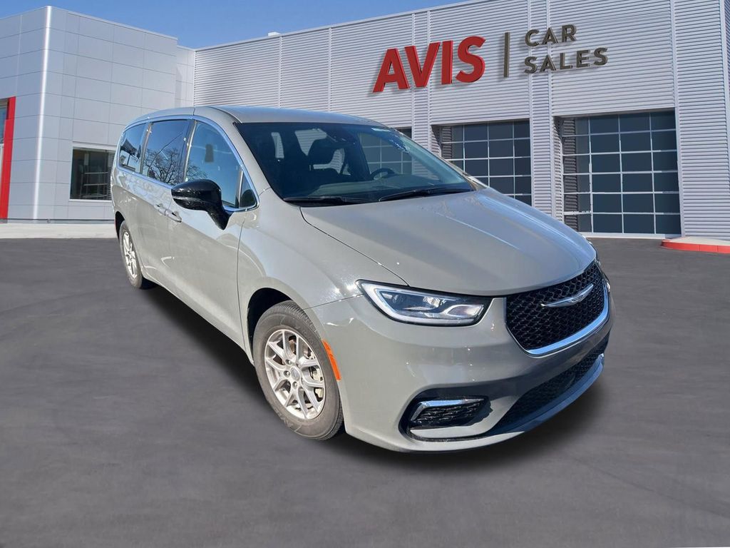 Thumbnail: 2025 Chrysler Pacifica - 2