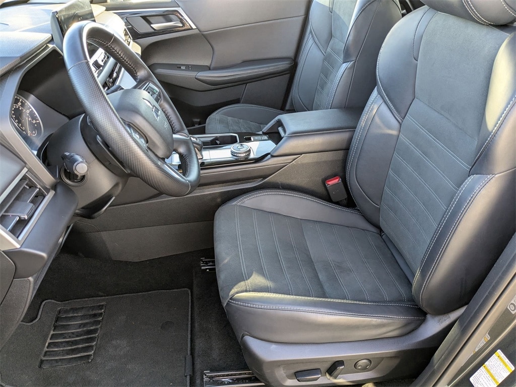 Thumbnail: 2025 Mitsubishi Outlander - 19