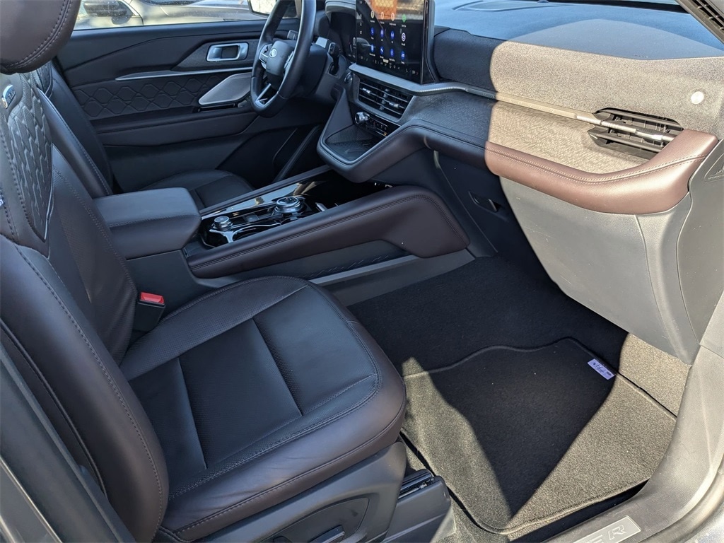 Thumbnail: 2025 Ford Explorer - 38