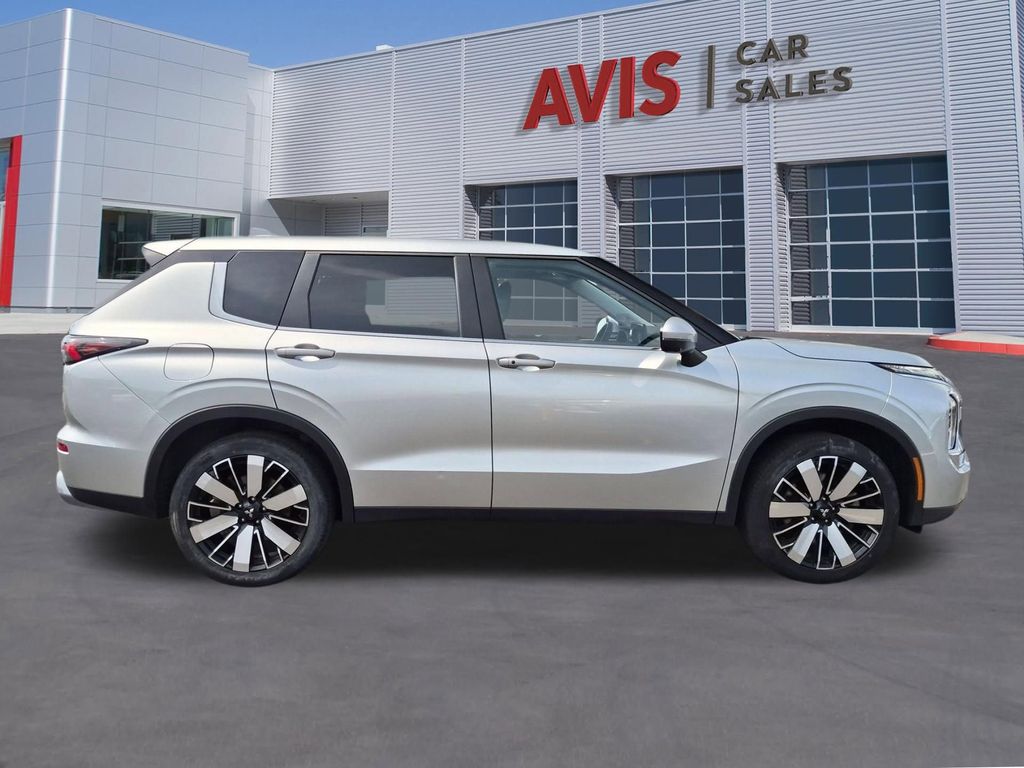 Thumbnail: 2025 Mitsubishi Outlander - 5