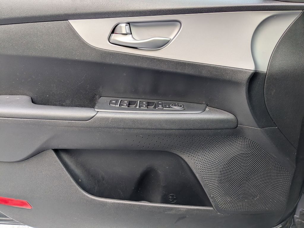 Thumbnail: 2024 Kia Forte - 13