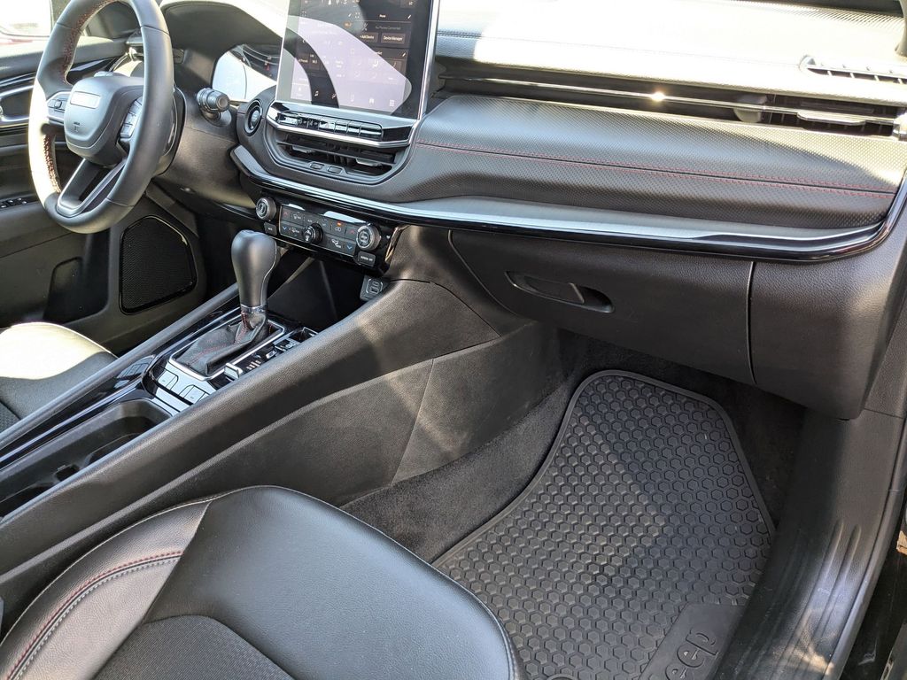 Thumbnail: 2025 Jeep Compass - 31