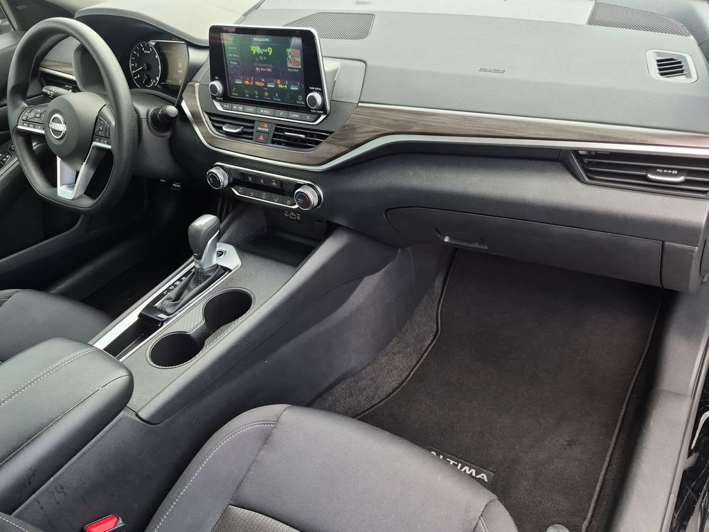 2025 Nissan Altima SV - Photo 31