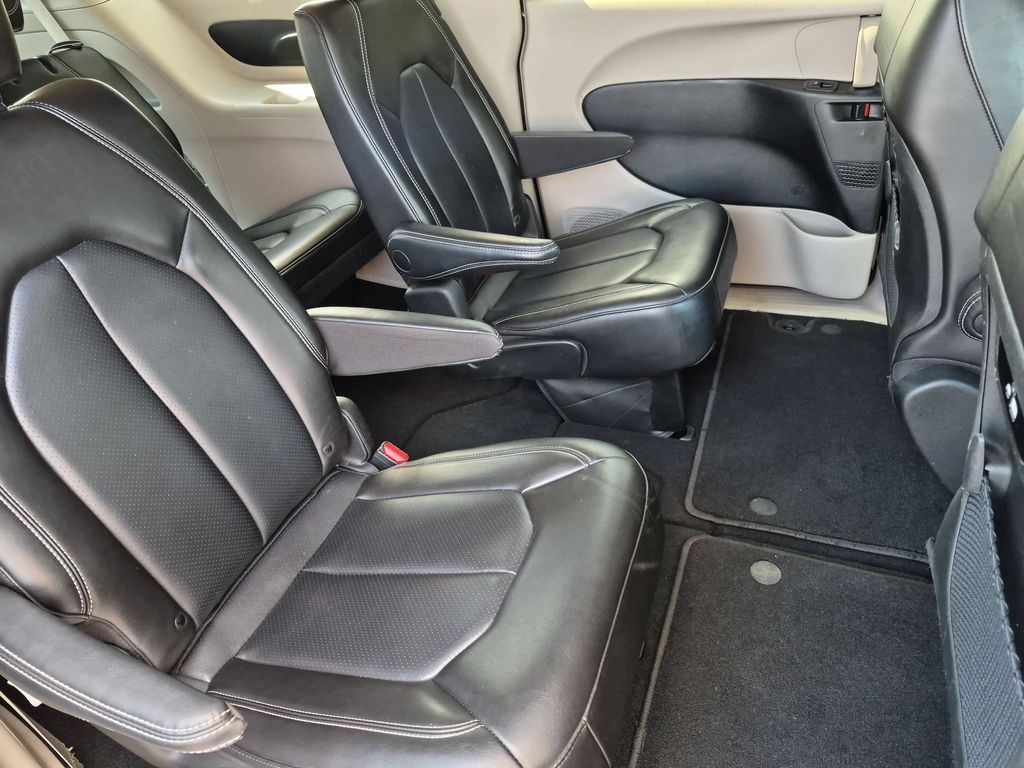 Thumbnail: 2023 Chrysler Pacifica - 30