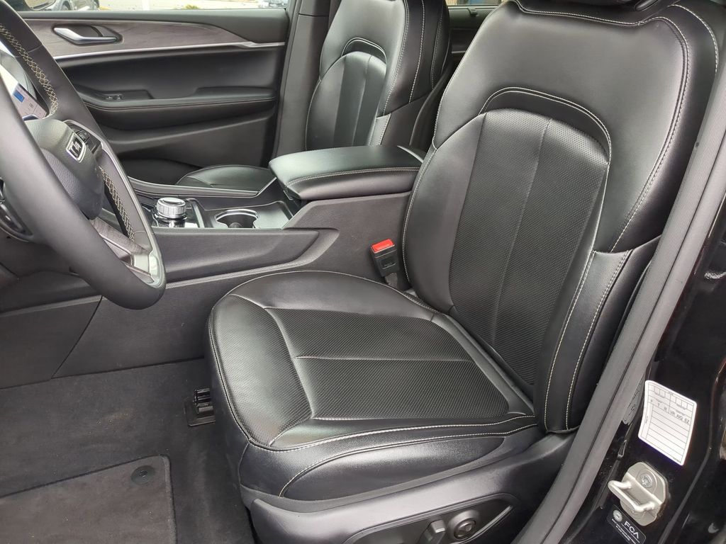 Thumbnail: 2024 Jeep Grand Cherokee L - 25