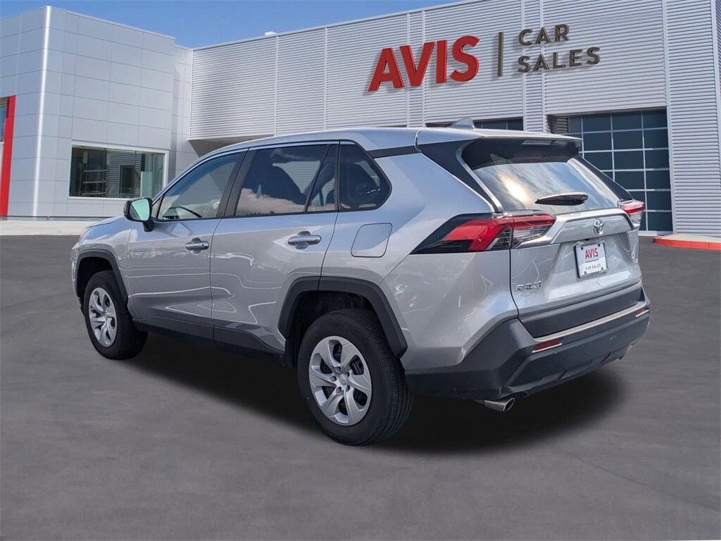 2024 Toyota RAV4 LE photo 3