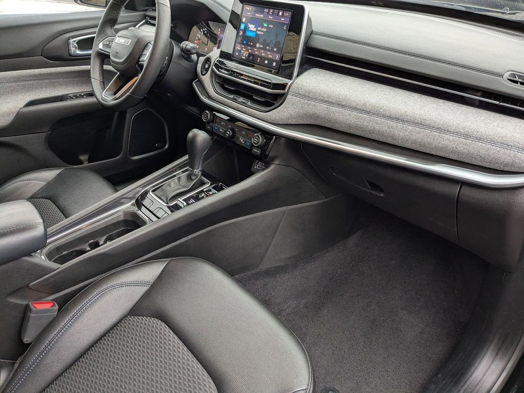 Thumbnail: 2025 Jeep Compass - 32