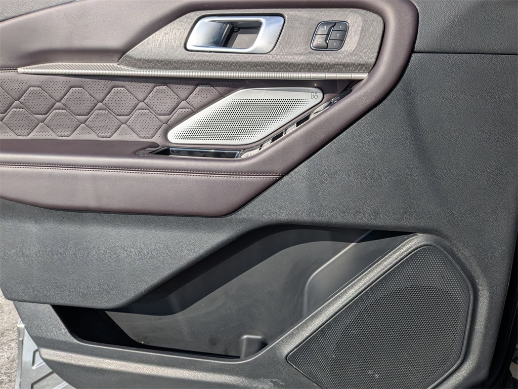 Thumbnail: 2025 Ford Explorer - 13