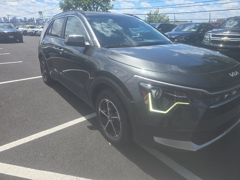 Thumbnail: 2025 Kia Niro - 3