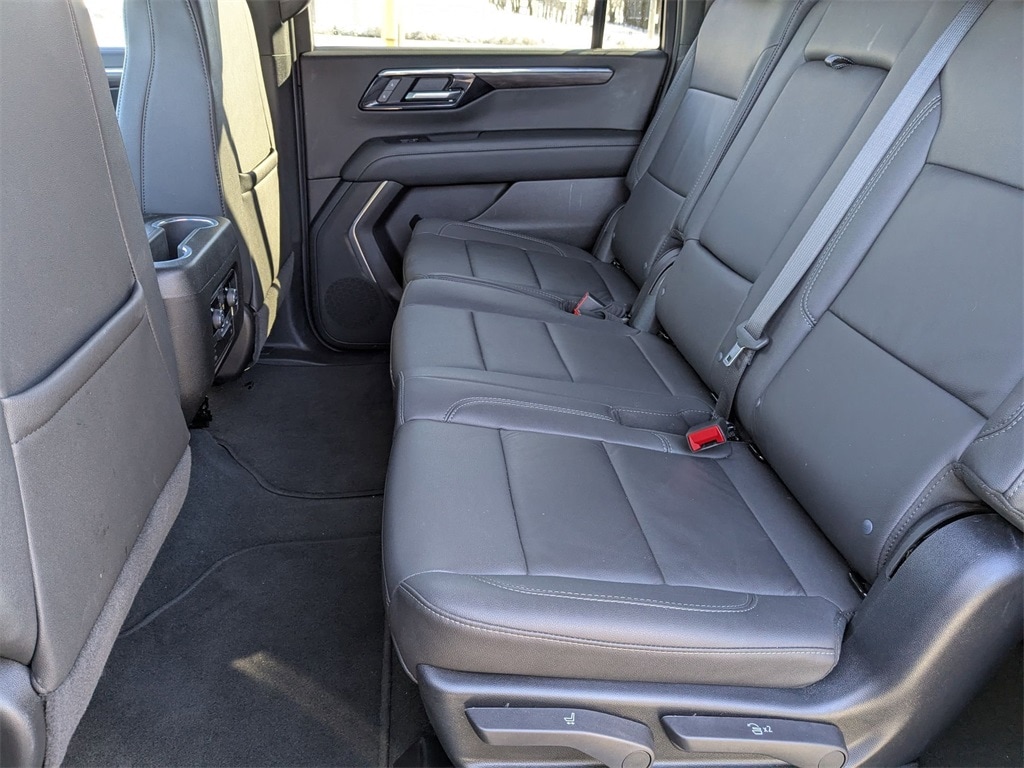 Thumbnail: 2025 Chevrolet Suburban - 30