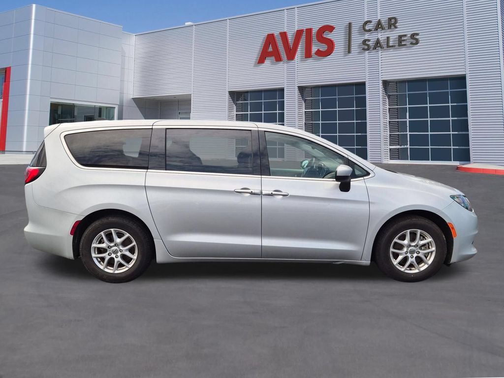 Thumbnail: 2023 Chrysler Voyager - 5