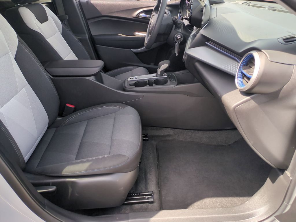 Thumbnail: 2025 Chevrolet Trax - 24