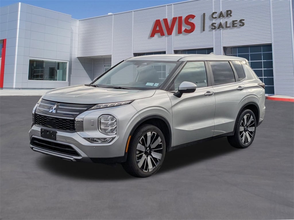 2025 Mitsubishi Outlander SE's photo