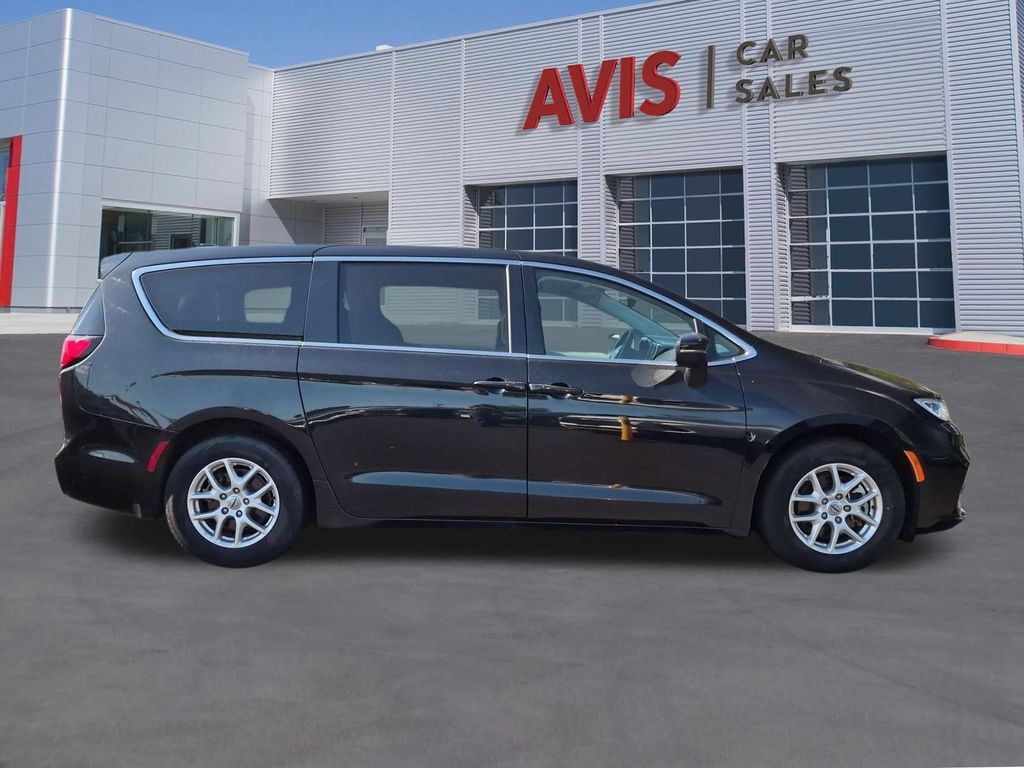 Thumbnail: 2023 Chrysler Pacifica - 5