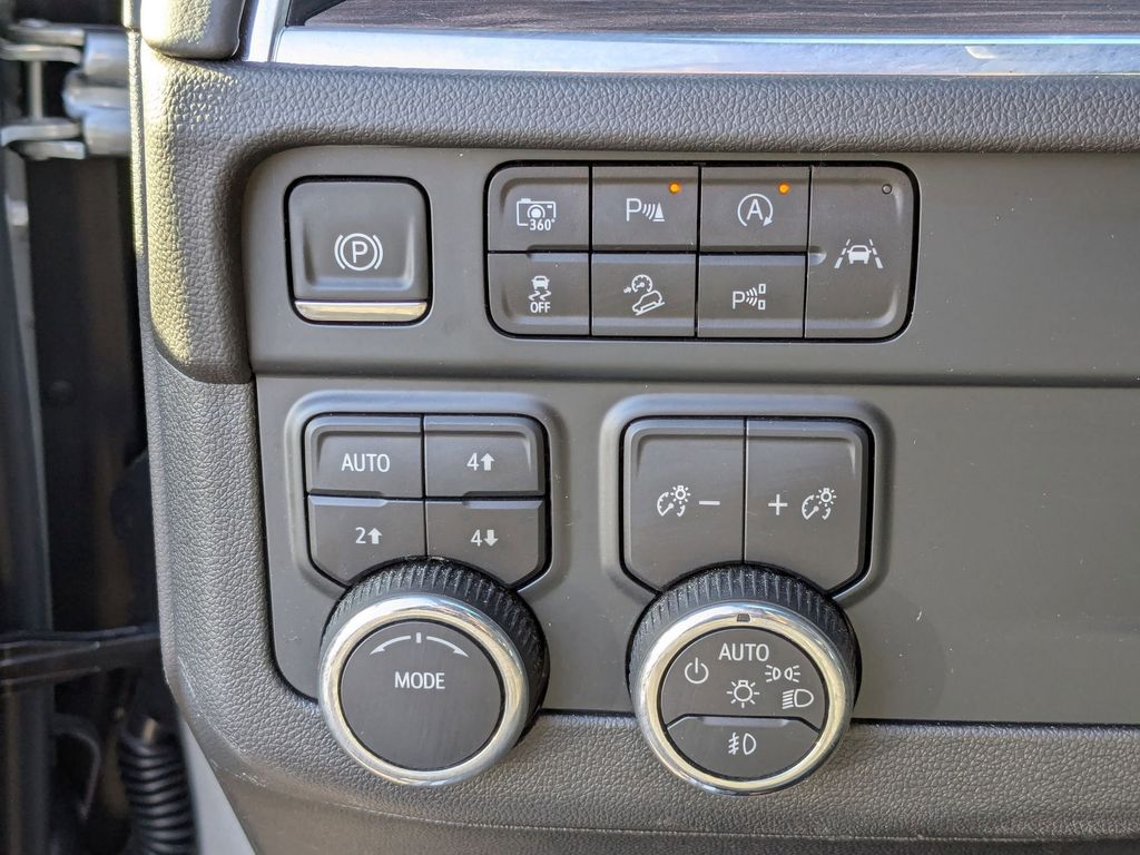 Thumbnail: 2025 Chevrolet Suburban - 22