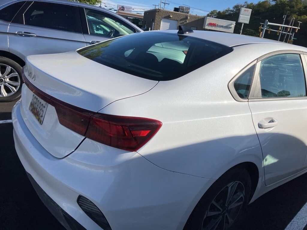 2024 Kia Forte LXS photo 3