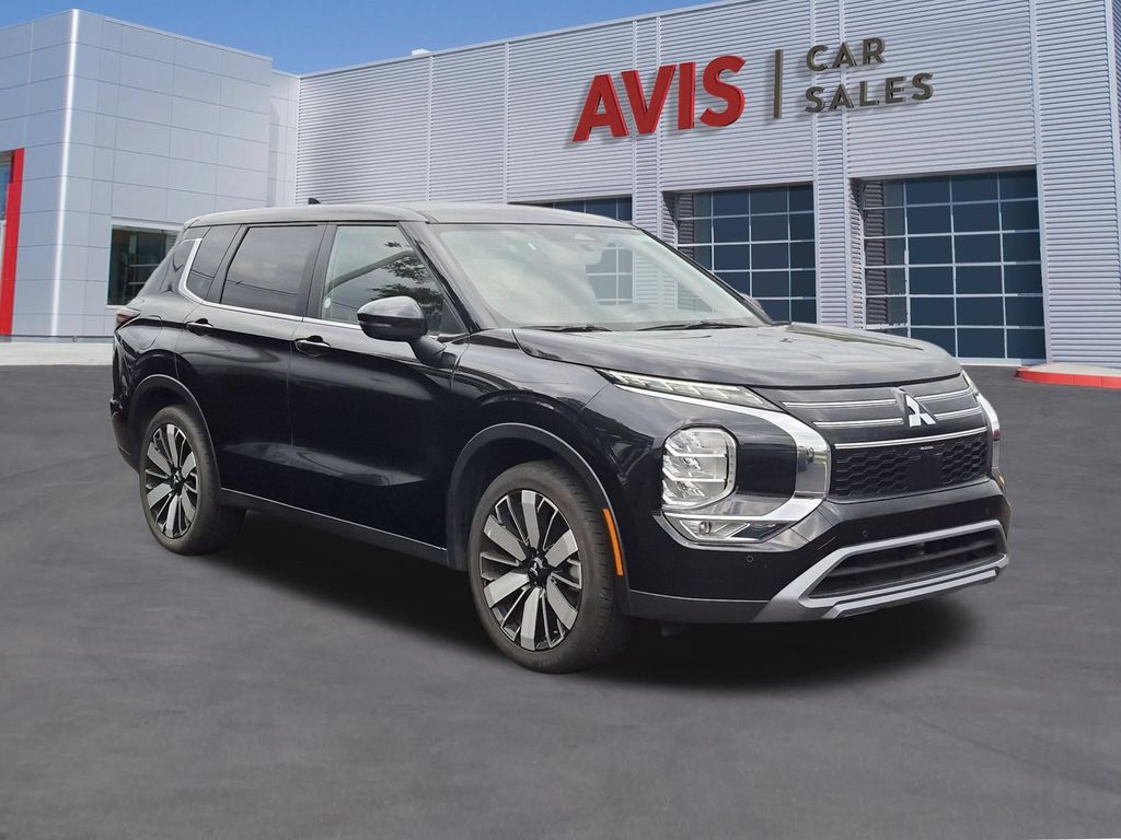 Thumbnail: 2025 Mitsubishi Outlander - 3