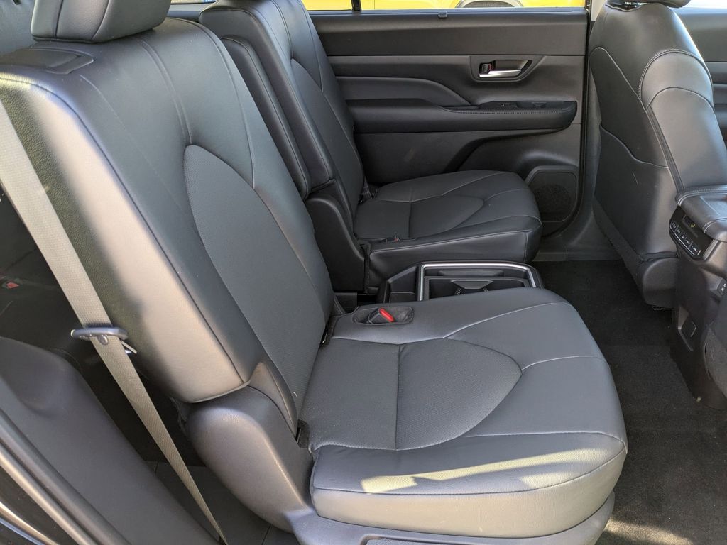 Thumbnail: 2025 Toyota Grand Highlander - 36