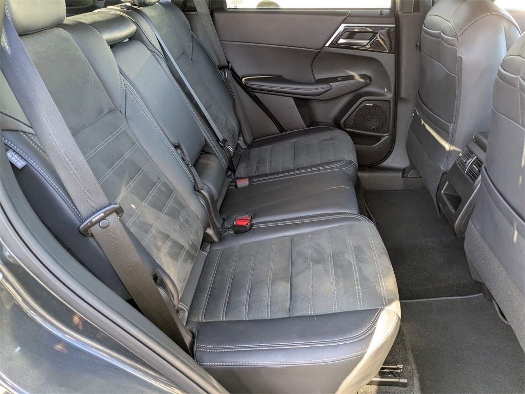 Thumbnail: 2025 Mitsubishi Outlander - 39