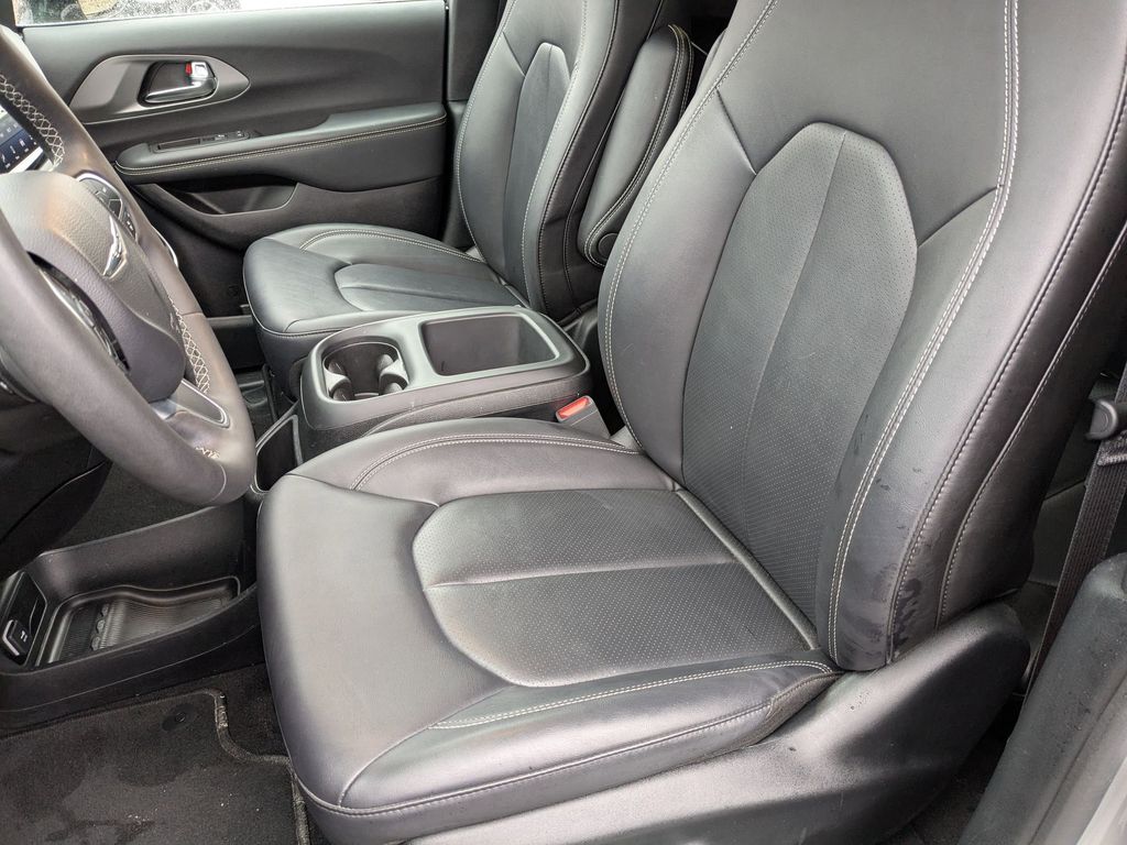 Thumbnail: 2025 Chrysler Pacifica - 16