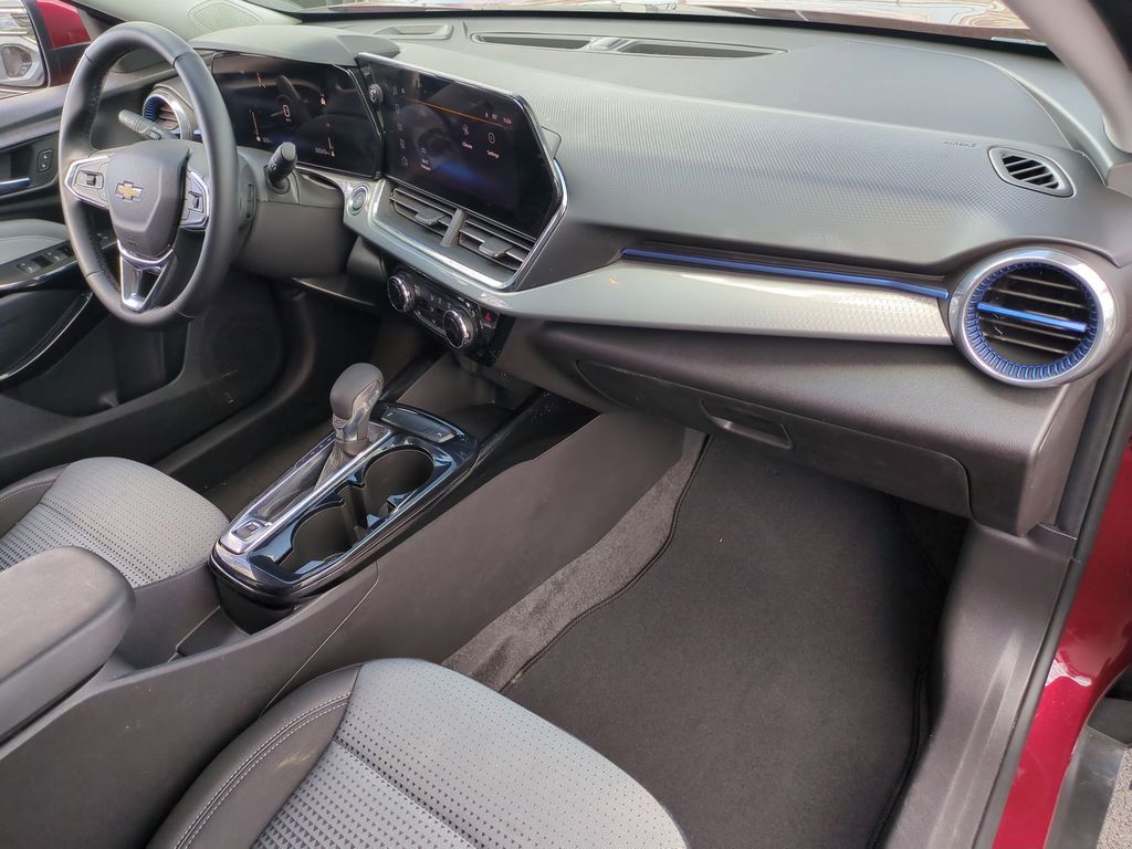 Thumbnail: 2025 Chevrolet Trax - 25