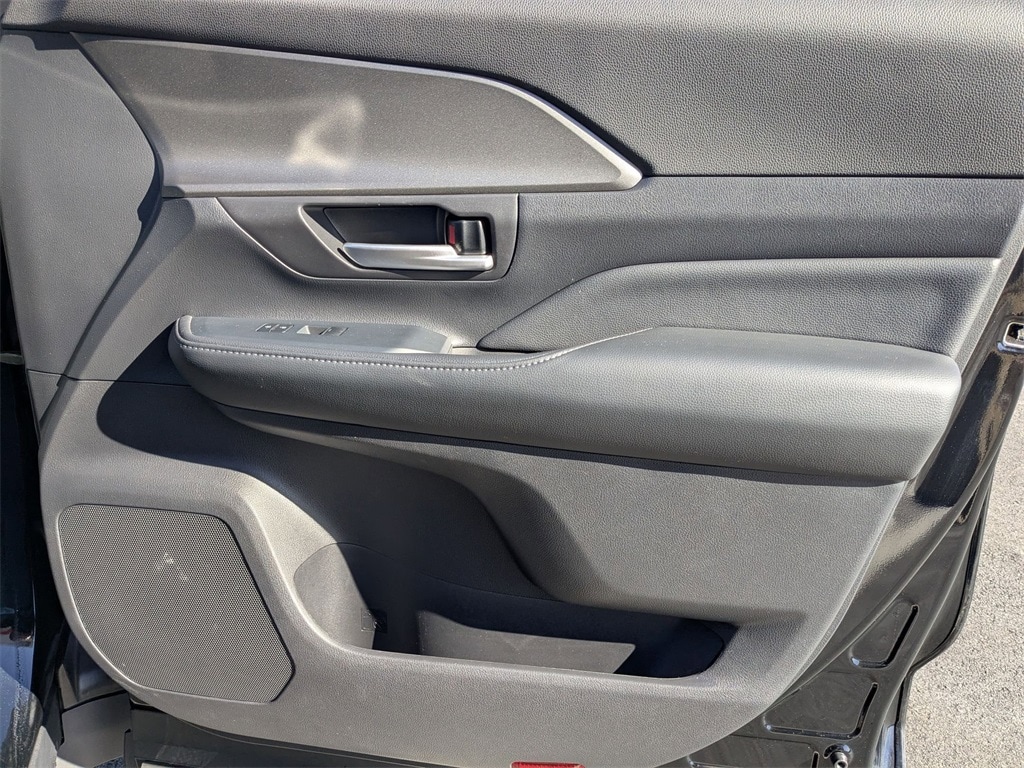 Thumbnail: 2025 Toyota Grand Highlander - 37