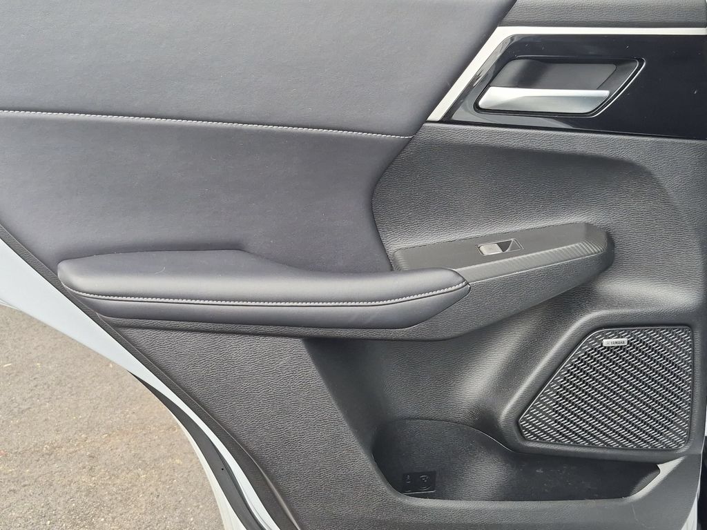 Thumbnail: 2025 Mitsubishi Outlander - 27