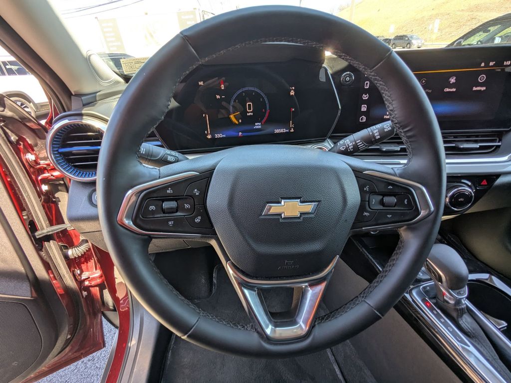 Thumbnail: 2025 Chevrolet Trax - 16
