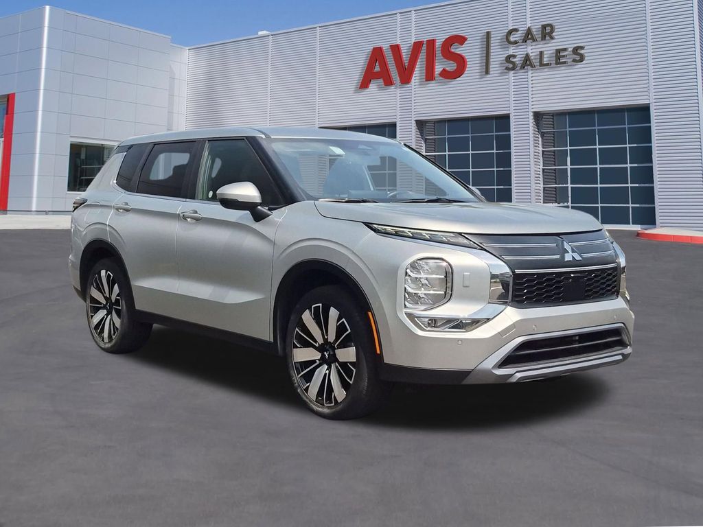 Thumbnail: 2025 Mitsubishi Outlander - 3