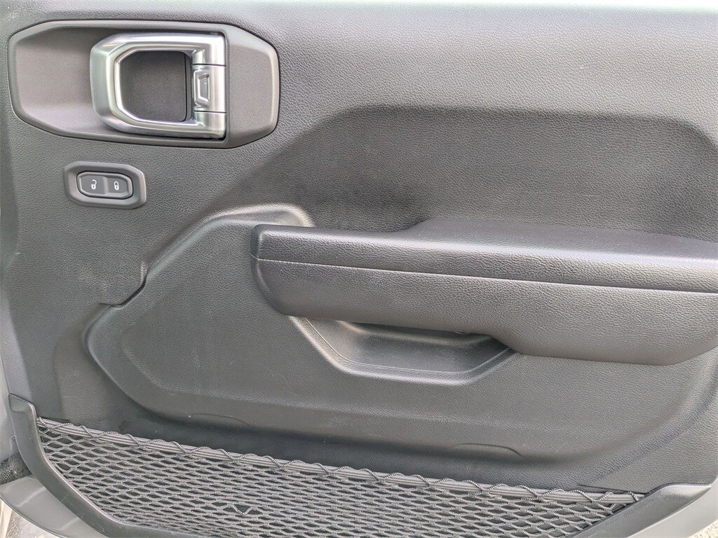 Thumbnail: 2021 Jeep Wrangler - 24