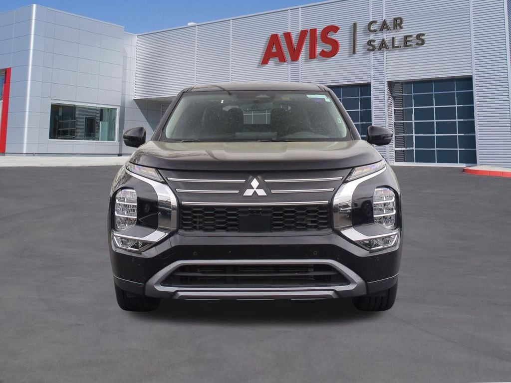 Thumbnail: 2025 Mitsubishi Outlander - 2
