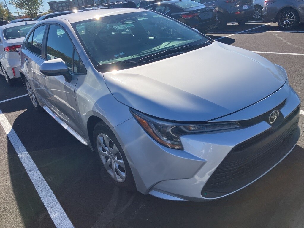 2024 Toyota Corolla LE photo 2