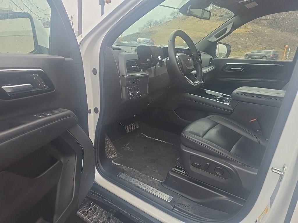 Thumbnail: 2025 Chevrolet Suburban - 6