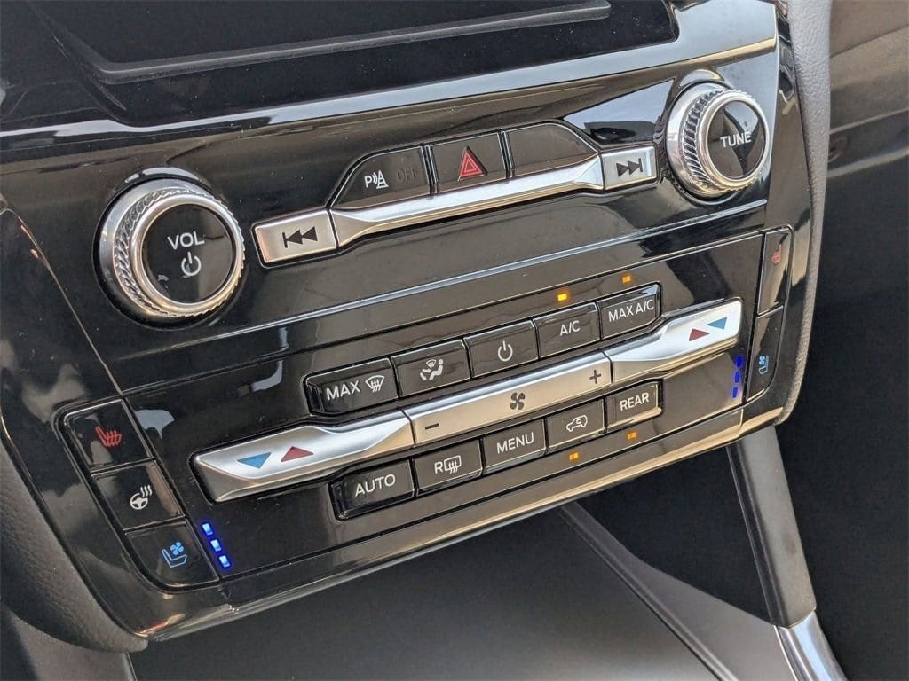 Thumbnail: 2023 Ford Explorer - 32