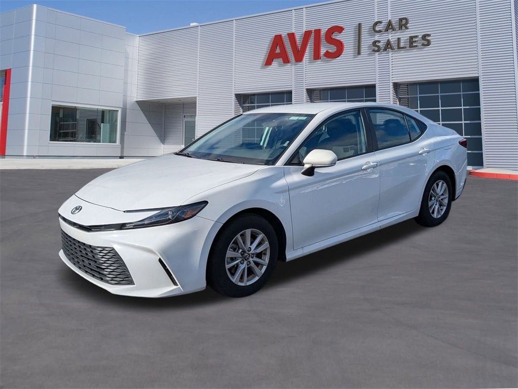 2025 Toyota Camry SE's photo