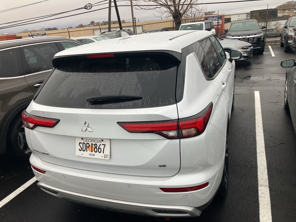 2024 Mitsubishi Outlander SE photo 3