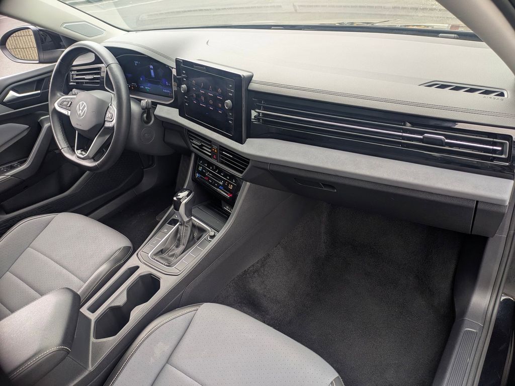 Thumbnail: 2025 Volkswagen Jetta - 37