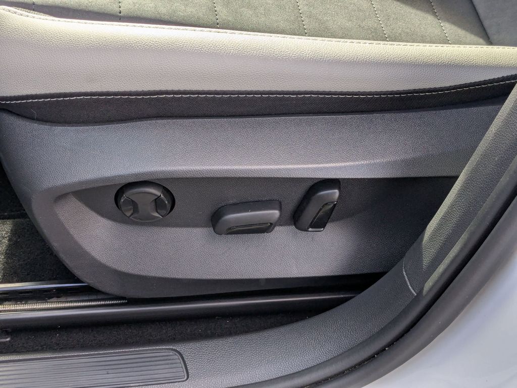 Thumbnail: 2025 Volkswagen Taos - 14