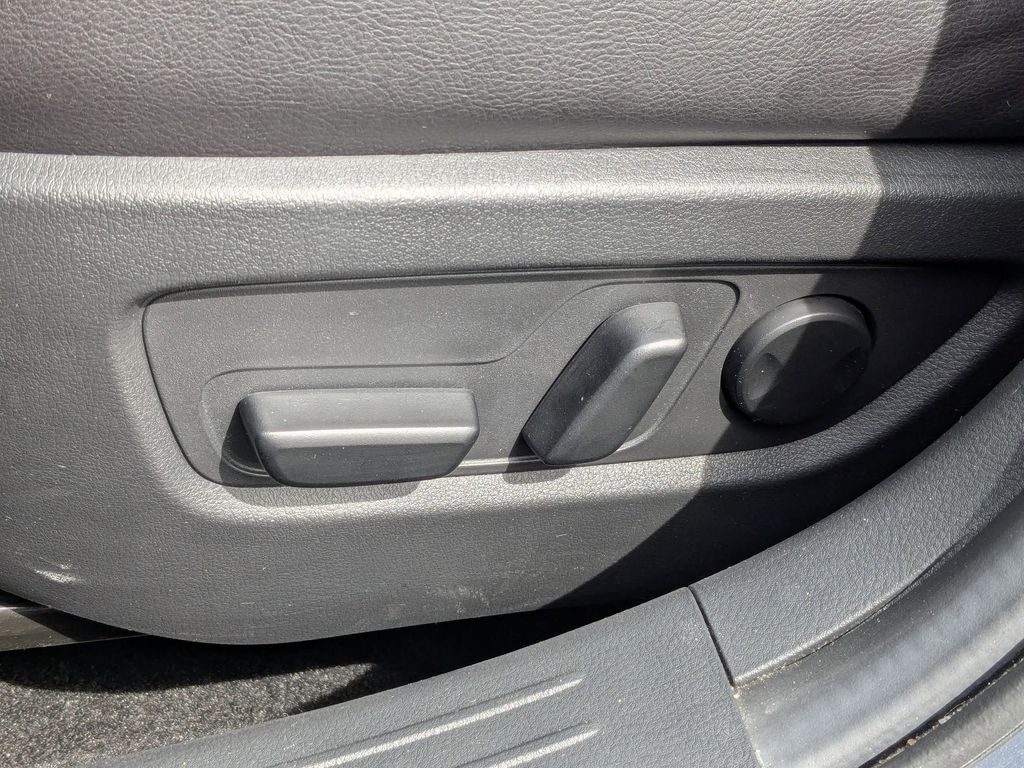 Thumbnail: 2025 Mazda CX-50 - 14