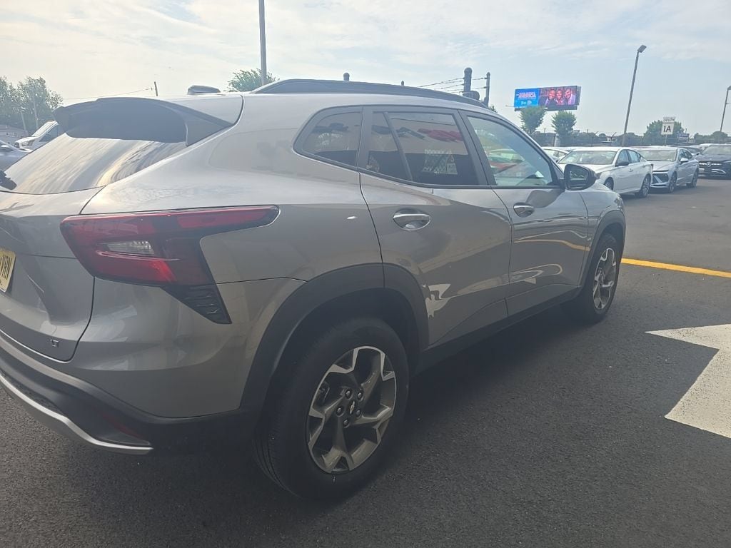 Thumbnail: 2025 Chevrolet Trax - 4