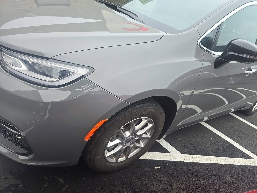 Thumbnail: 2025 Chrysler Pacifica - 1