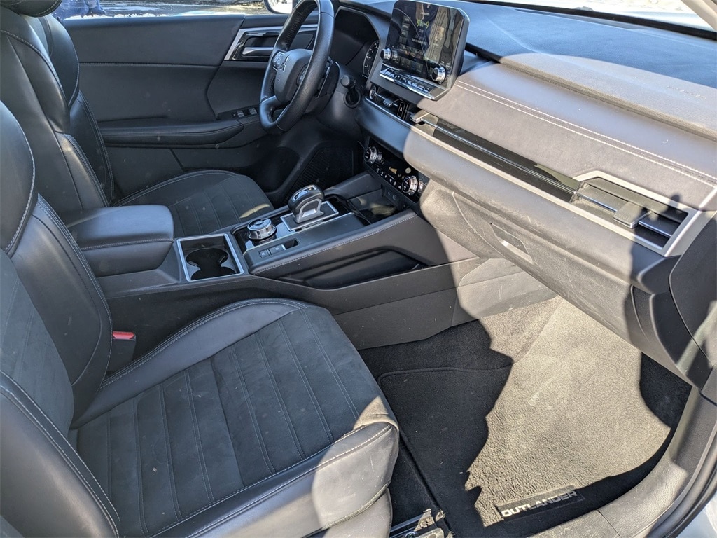 Thumbnail: 2024 Mitsubishi Outlander - 38