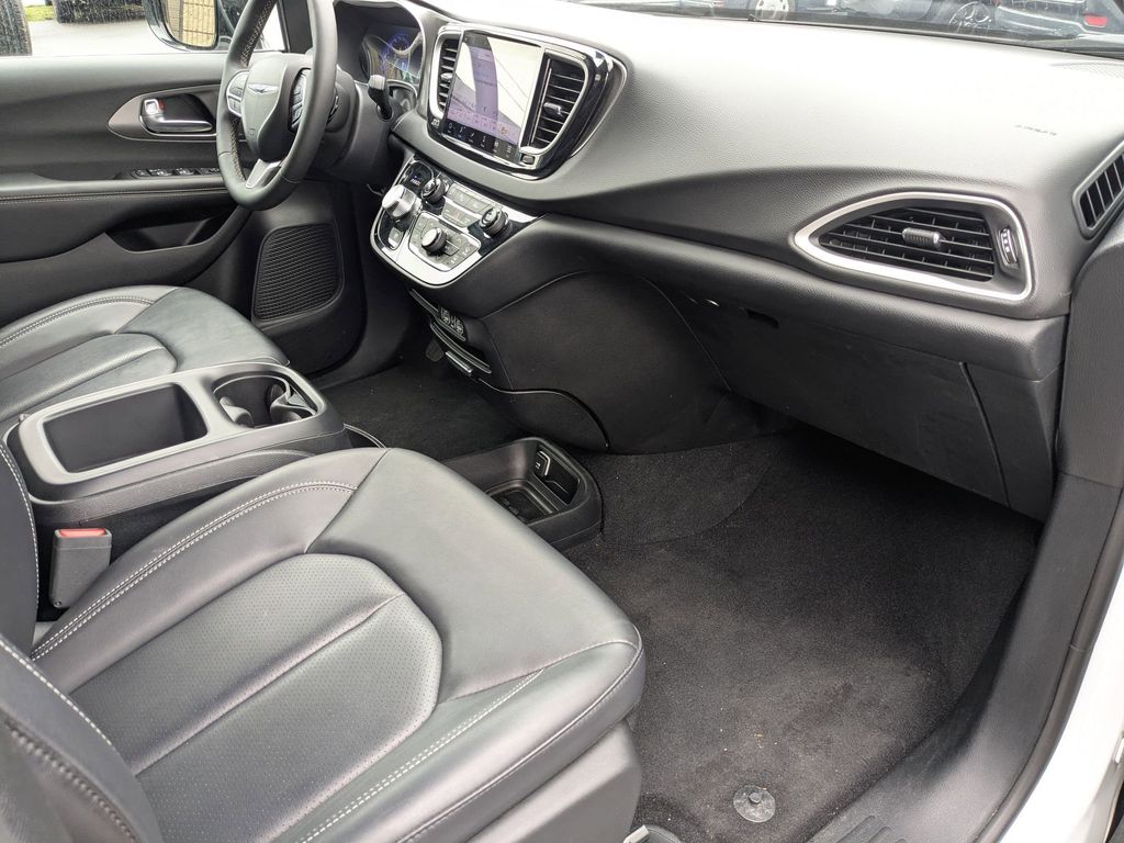 Thumbnail: 2025 Chrysler Pacifica - 33