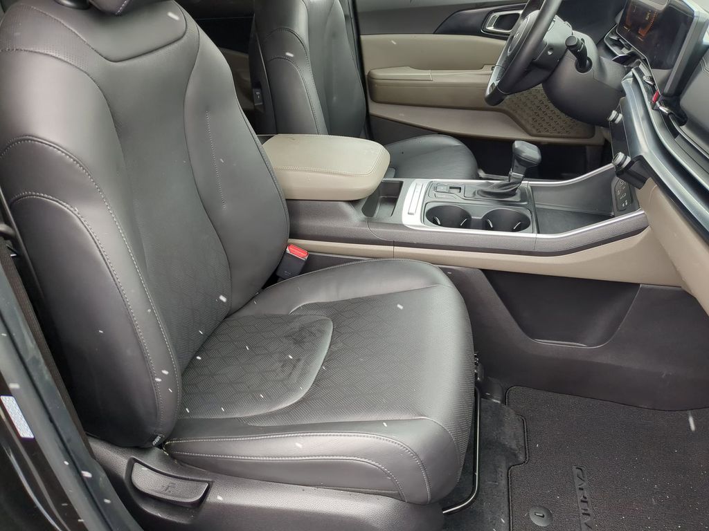 Thumbnail: 2025 Kia Carnival - 31