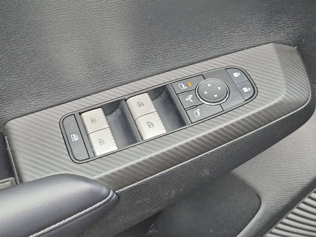 Thumbnail: 2025 Mitsubishi Outlander - 13
