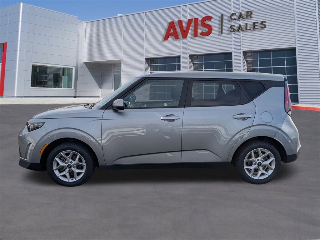 2024 Kia Soul LX S photo 2