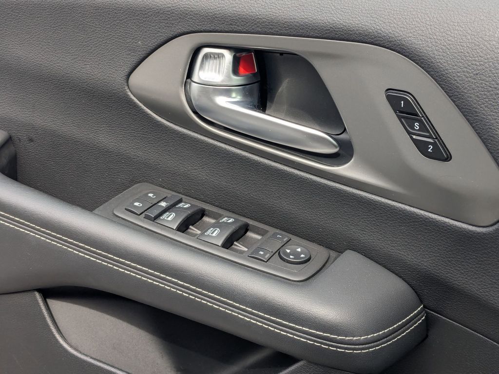 Thumbnail: 2025 Chrysler Pacifica - 13