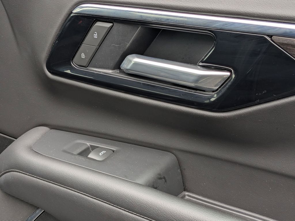 Thumbnail: 2025 Chevrolet Tahoe - 33